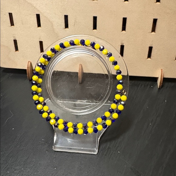 Handmade Jewelry - Handcrafted memory wire beaded bracelet